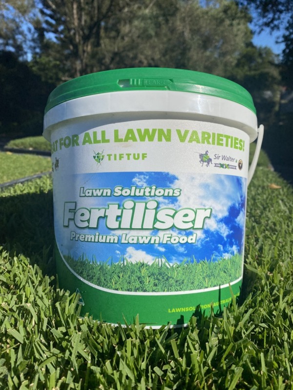 Lawn Solutions Fertiliser 4kg